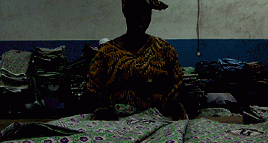 Textilarbeiterin in Mali spricht über ihre Arbeit