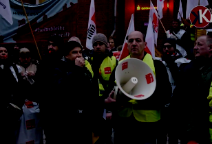 Streikende CFM Beschäftigte vor dem Neujahrsempfang der Cahrité