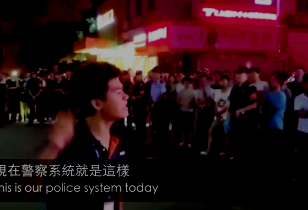 Jasic Arbeiter spricht vor der Polizeistation von Shenzen